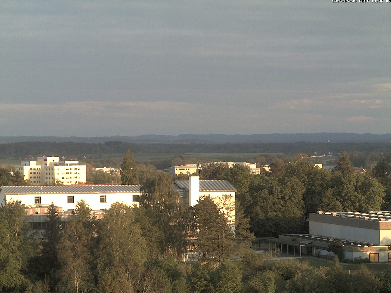 Panoramawebcam Bad Schussenried - Blick auf die Alpenkette (Hochgrat, Hoher Ifen, Widderstein) - mit einem Teleobjektiv 135 mm